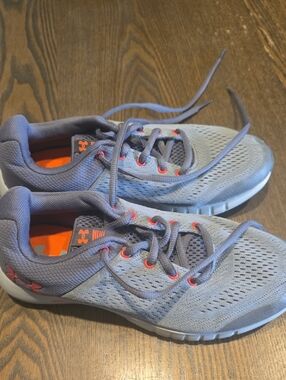 Under Armour Girls Youth Grey Athletic Sneakers with Pink Accents